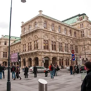 Opera Am Operneck Self Check In Vienna